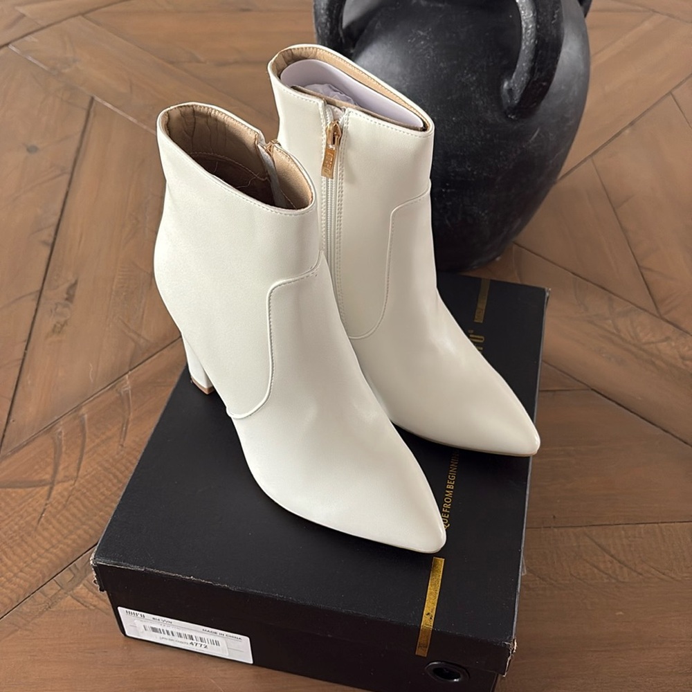 IDIFU ivory boots